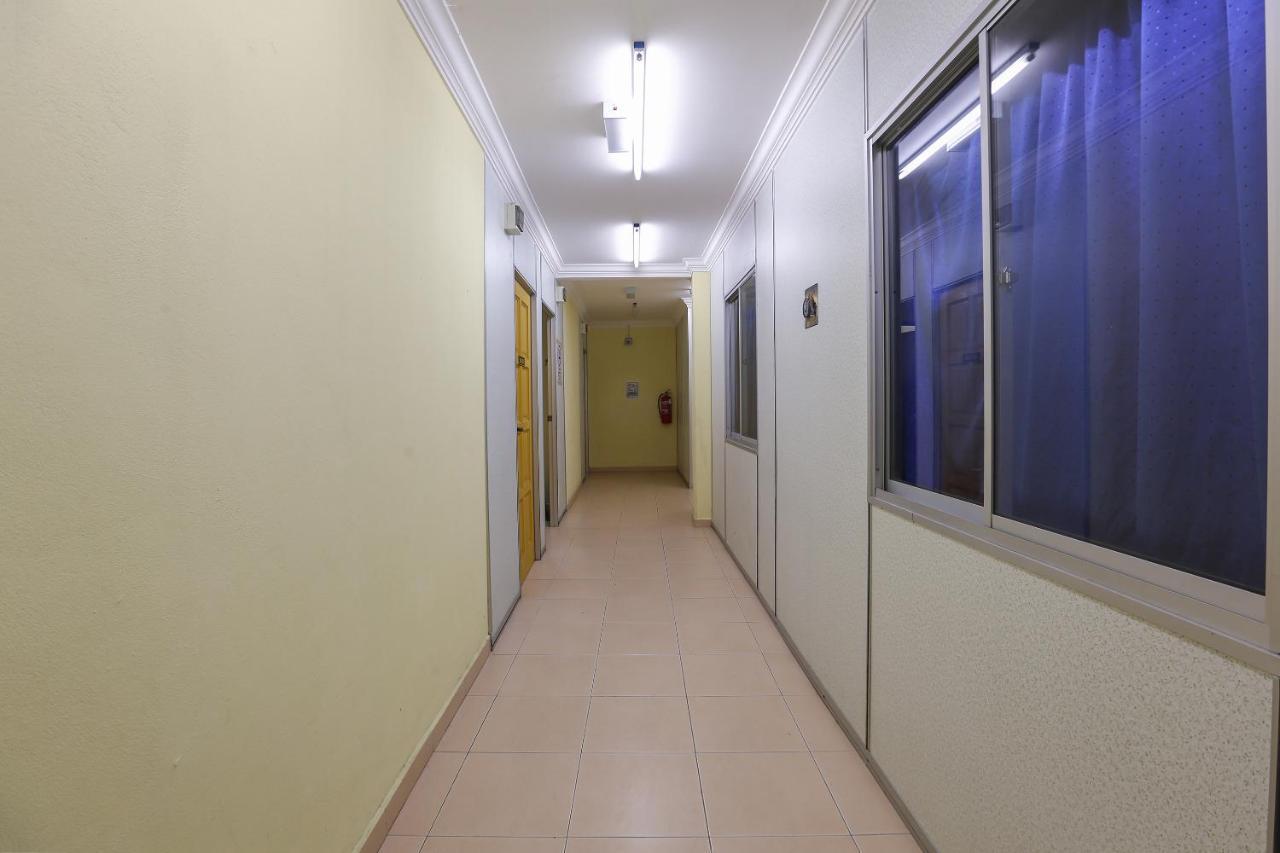 Spot On 89857 Azra Inn Кота Бару Екстериор снимка